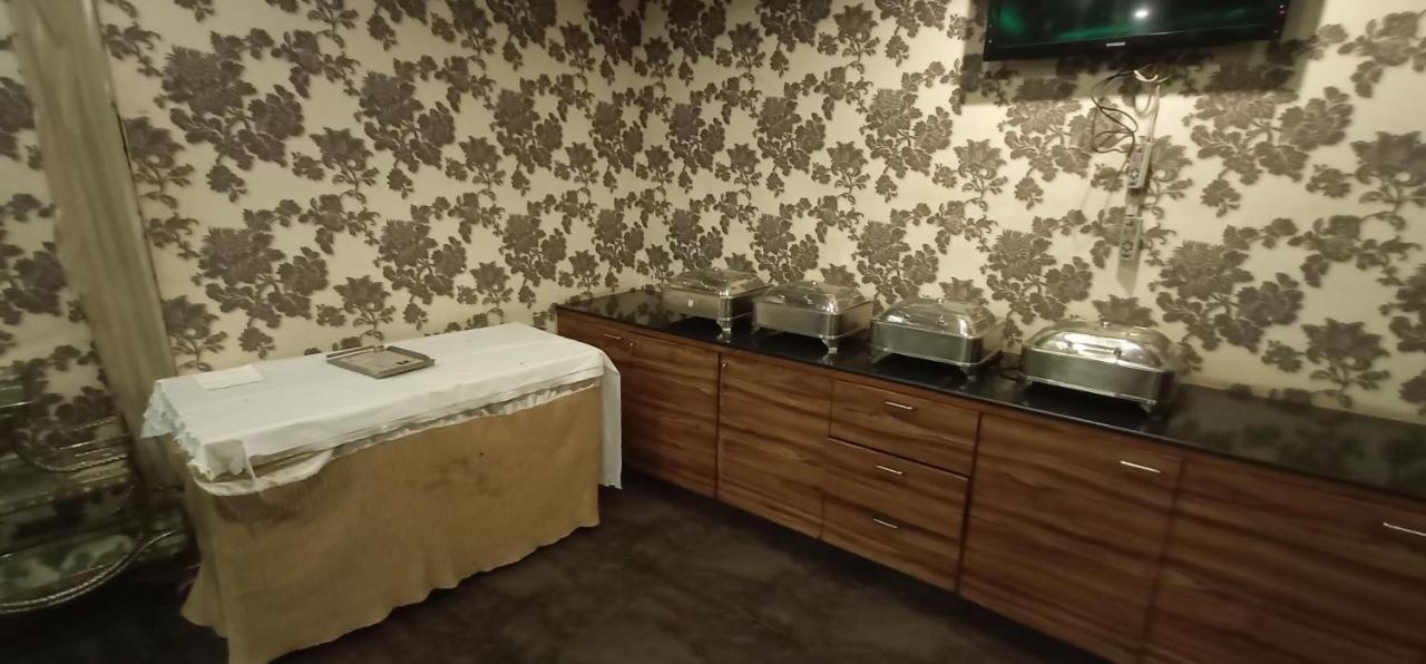Hotel Maan Residency Ahmedabad Eksteriør bilde