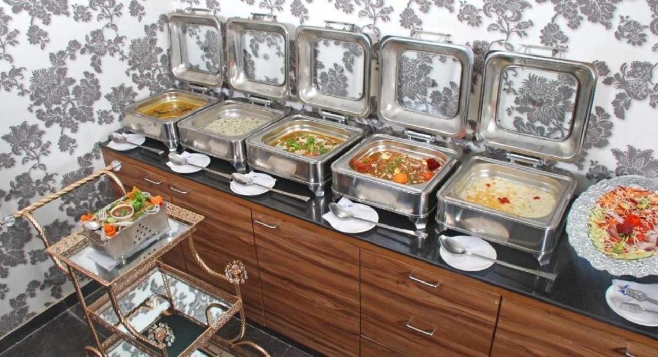 Hotel Maan Residency Ahmedabad Eksteriør bilde